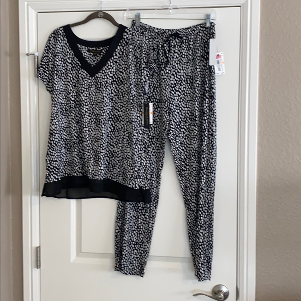 Donna Karan  2 pc sleepwear pajamas Small NWT